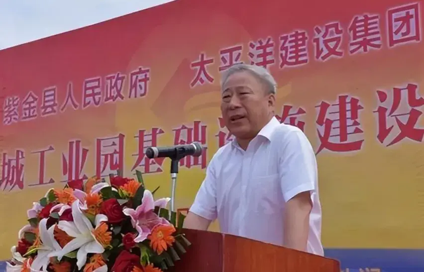 他不顾一切和学生结婚又因生二胎丢掉饭碗二胎长大赚千亿回报