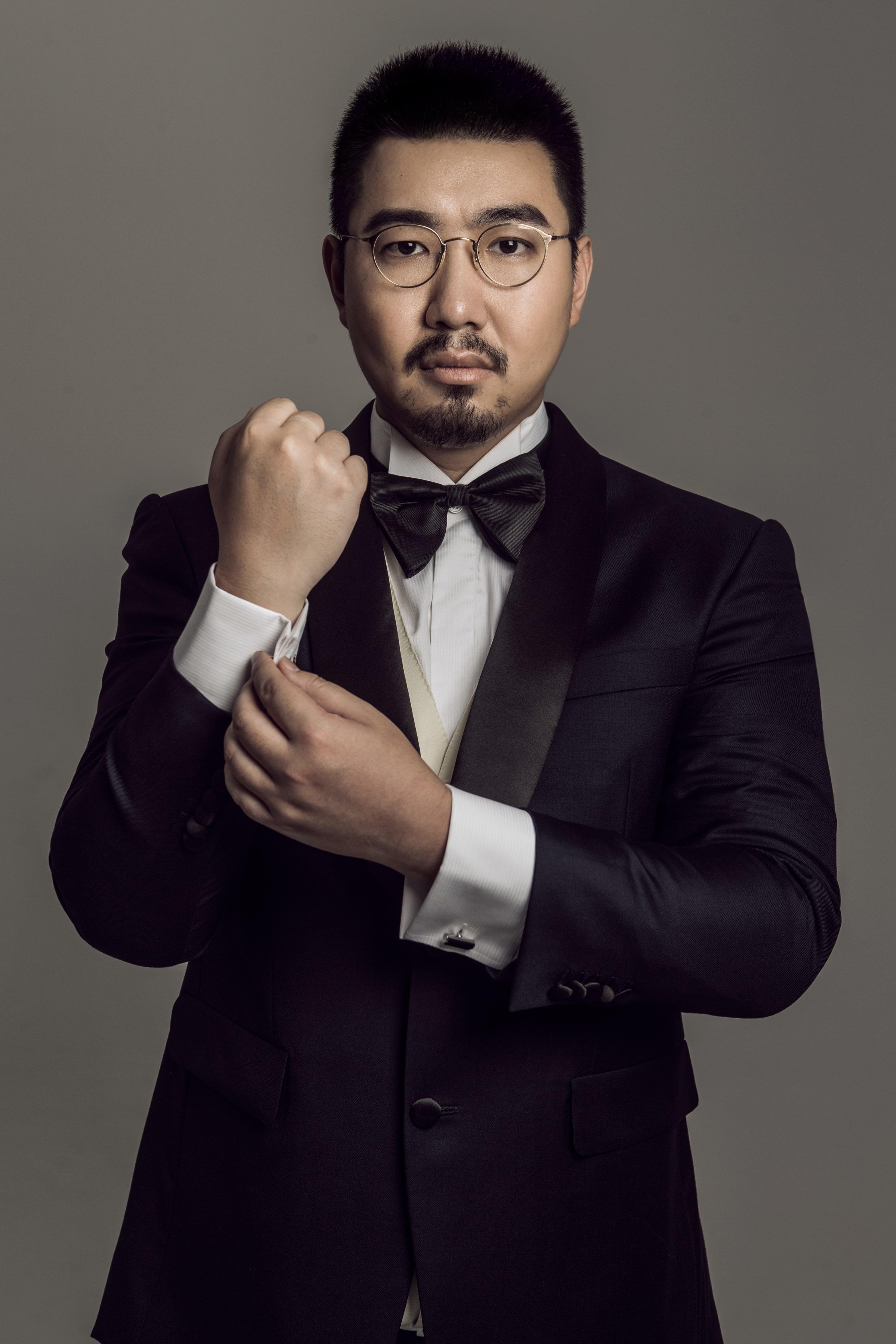 网剧《盗墓笔记》出品方欢瑞影视的副总裁姜磊说,南派三叔比较果断