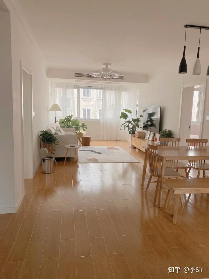 成都一家4口家徒四壁舍弃多余的家具越简单越幸福