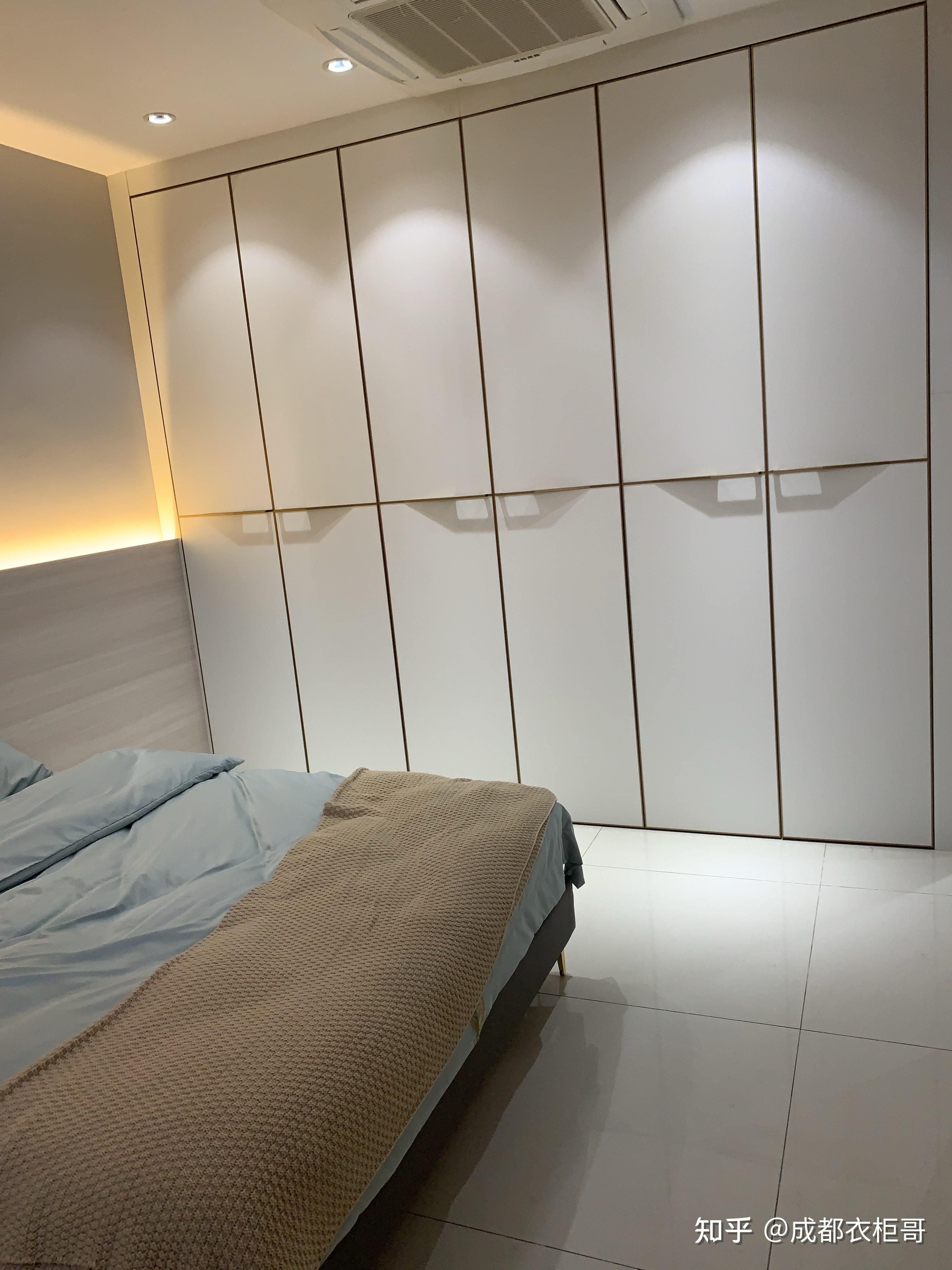 深圳20平颗粒板衣柜3.9万贵不