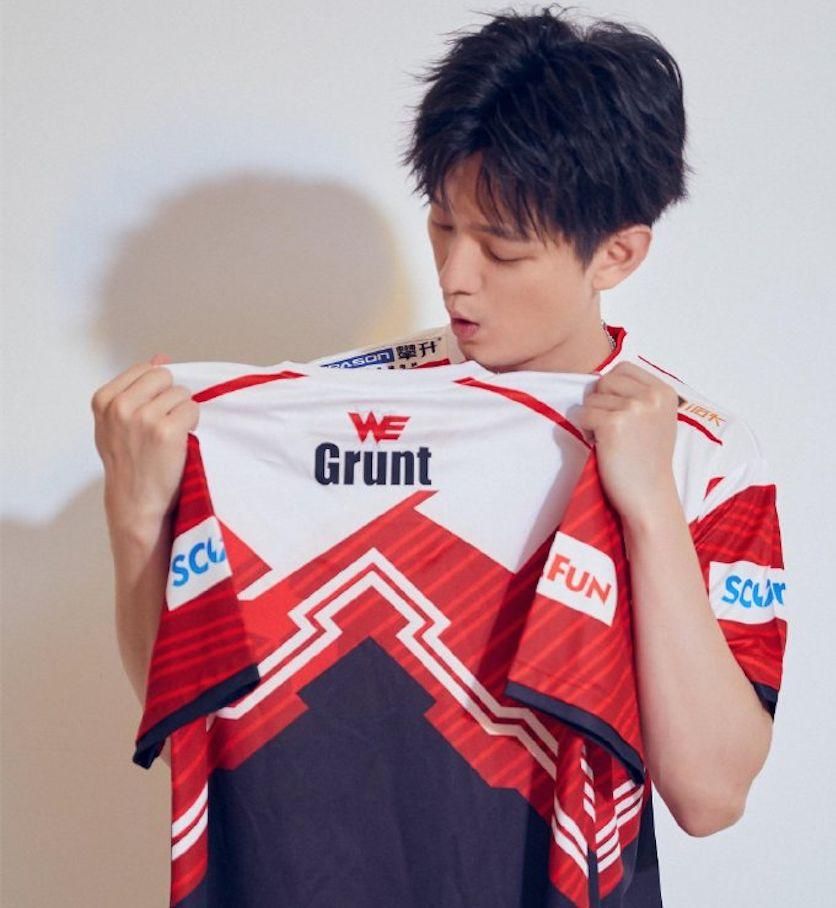 进入演艺圈后,文苡帆曾经一度放弃了自己的电竞梦想