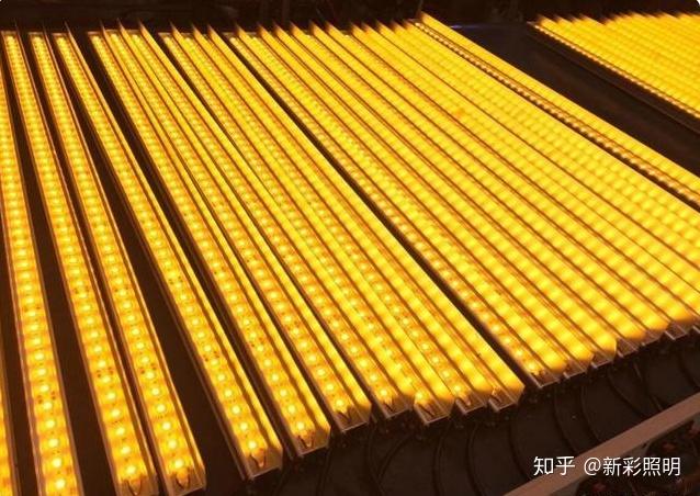 led线条灯使人感觉到有场景氛围