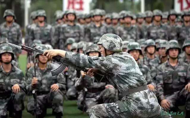 两岸刺刀术大比拼战场上要是拼刺刀谁能赢