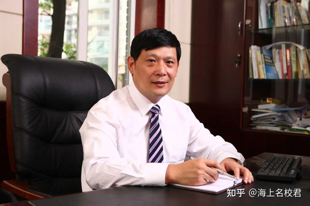 卢起升已于2022年12月卸下上海外国语大学附属大境中学校长职务