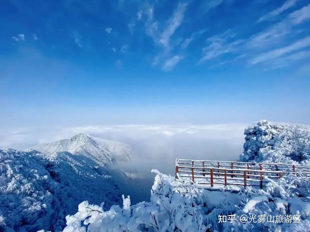 来到光雾山除了欣赏醉人的美景更要保持活力,放飞自我来大坝滑雪场