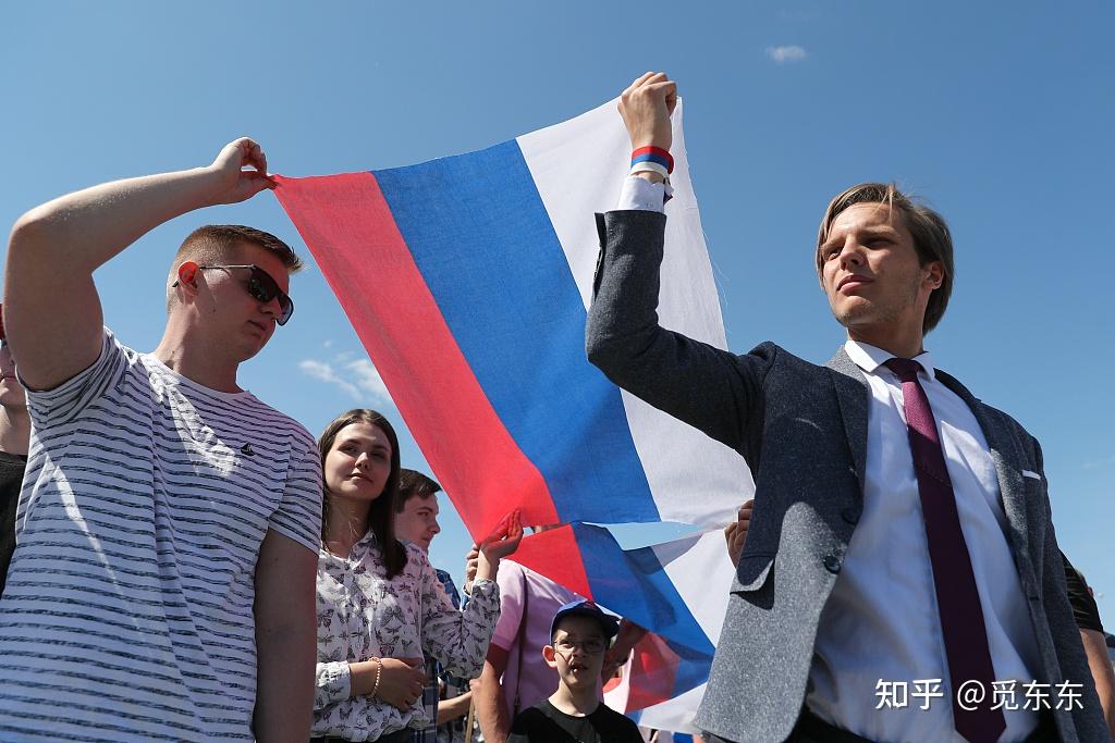 俄乌国旗握手图片