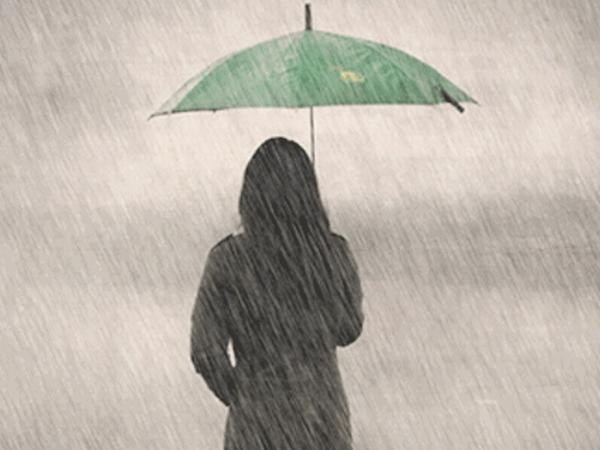 漫步在与世隔绝的村庄独自撑伞在雨下形形色色的人淅淅沥沥的雨庚十七