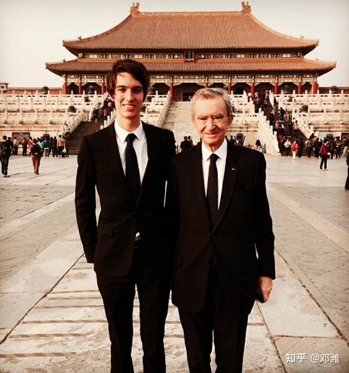 lv老板带儿女逛北京skp5个孩子都是精英谁能继承千亿帝国