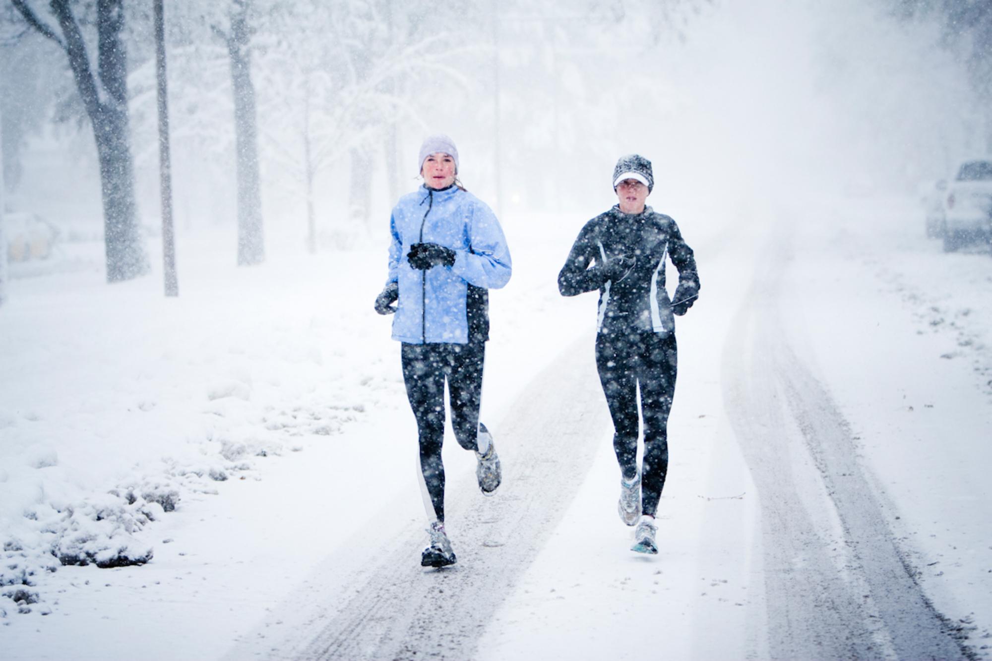 冬季跑步图片大全-冬季跑步高清图片下载-觅知网