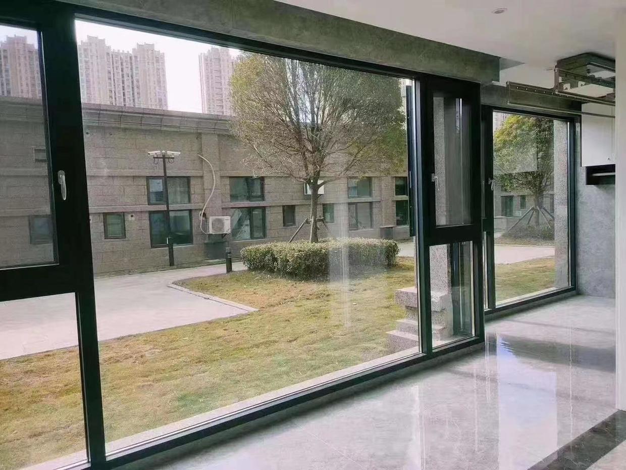 老木工鲁班门窗综上所述,我们可以看出,卧室隔音窗选择夹胶玻璃效果是