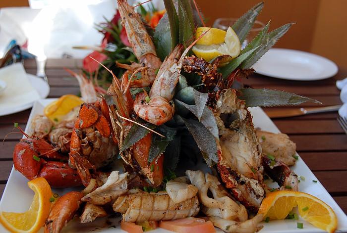 2  la rougaille creole地址:royal road, (near sunset boulevard)