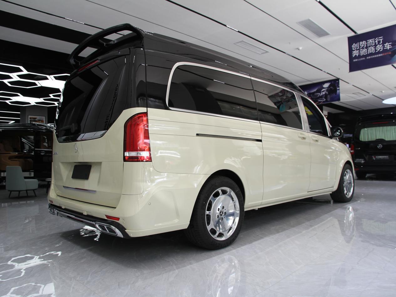 奔驰寰宇双拼v260l商务车专属于男人的浪漫