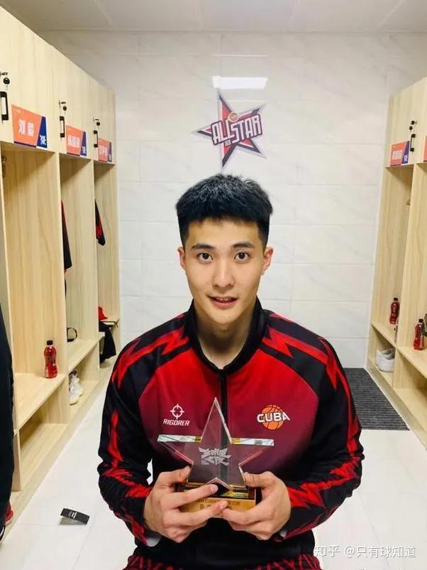 朱松玮堪称cba新颜王迄今表现让人赞叹女友颜值更是超绝