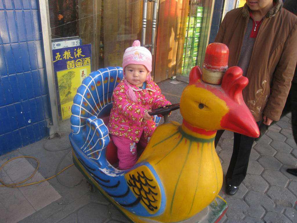 积木以及每个大人都搞不懂,为毛土得要死但小孩看见都走不动的摇摇车