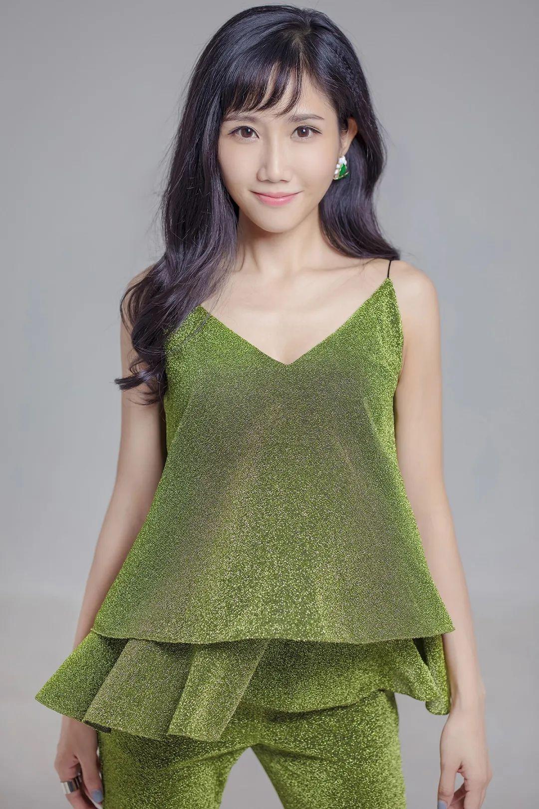 出生于中国广东,华语歌手白杏薇(sinvi)白杏薇////唱跳女歌手我们先来