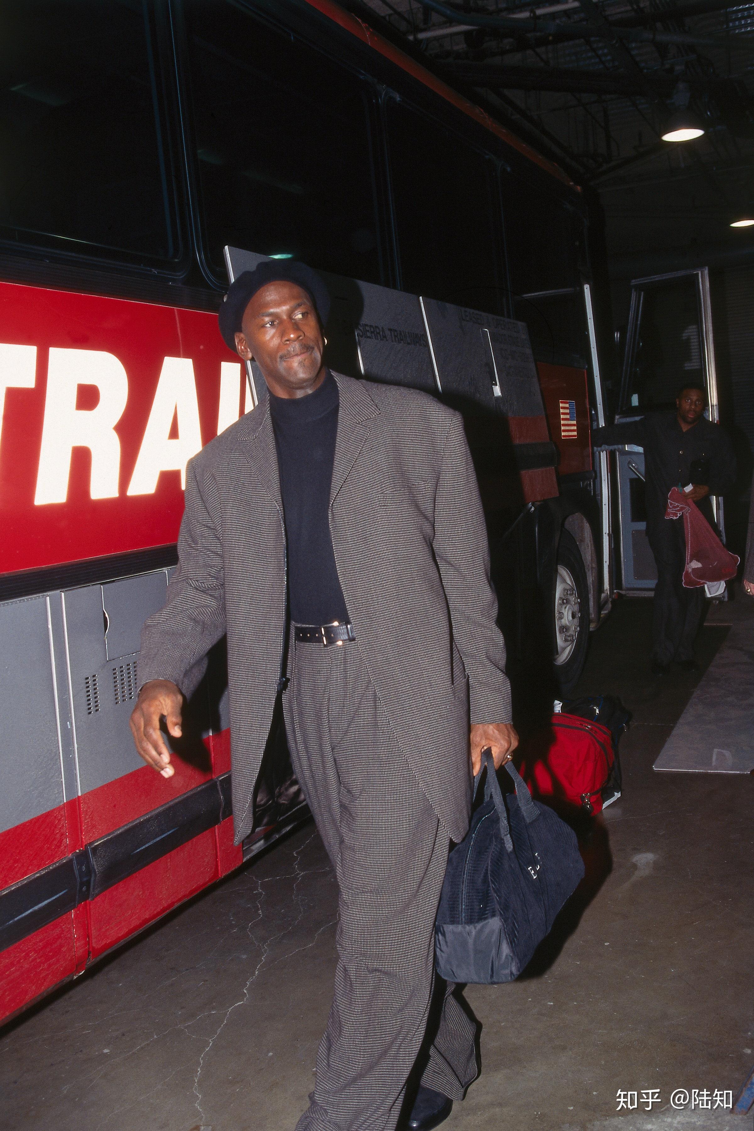 迈克尔·乔丹(michael jordan)与杰伊·莱诺(jay leno)在纽约的今晚秀