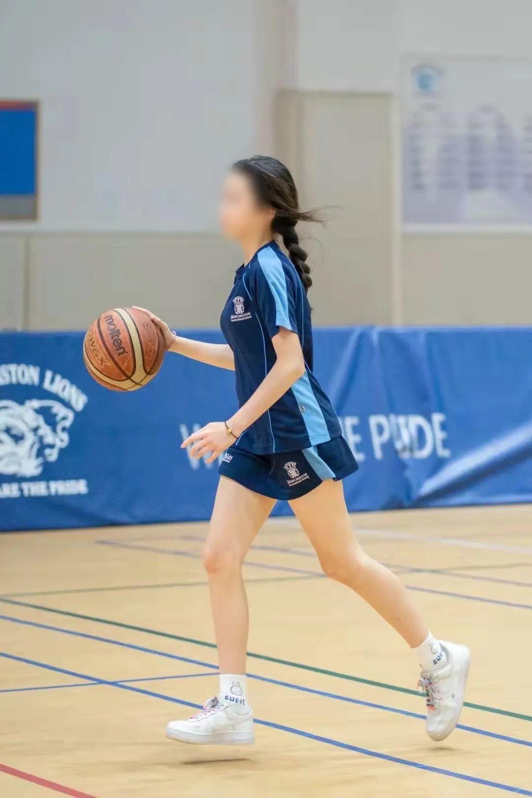 高中在深圳是数一数二的,艺术方向升学一直很不错,就连学校的校服也很