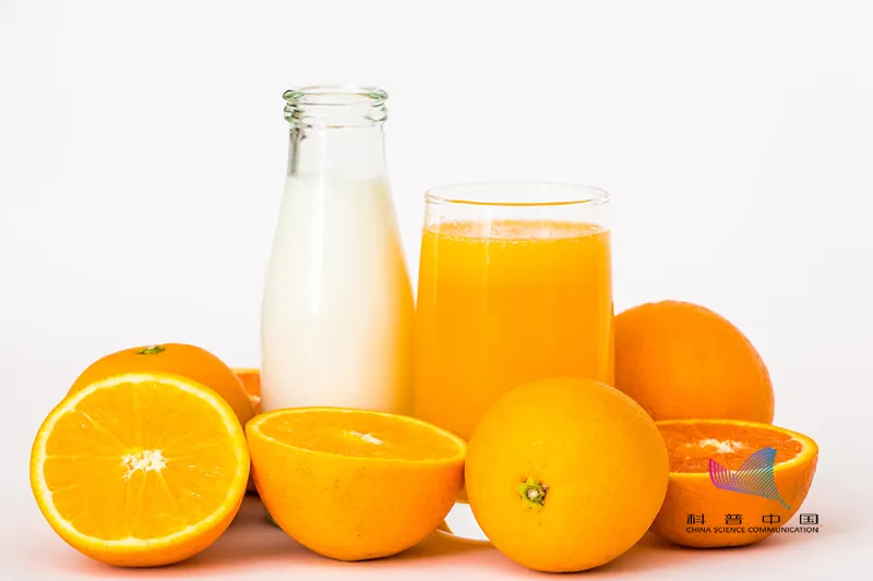女子同食橘子牛奶上吐下泻被送急诊,橘子和牛奶不能一起食用?