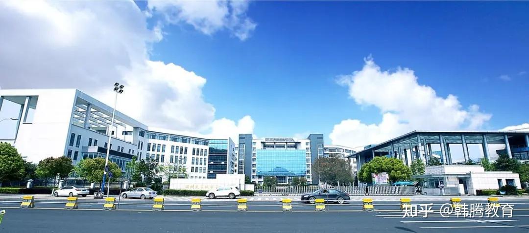 一套;按照四川省人才引进相关规定考核入编;应届博士入校享受学校副