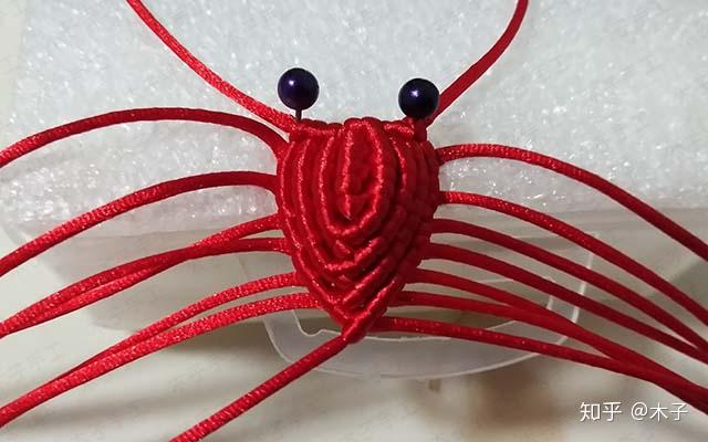 今年是鼠年,快来用绳子编一个小老鼠挂件吧,加上平安扣寓意数你平安