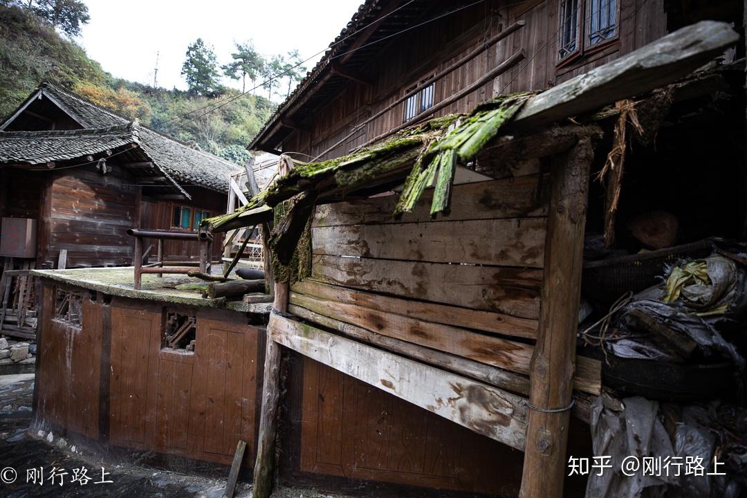 雷山短裙苗第一村600余年历史的水上粮仓