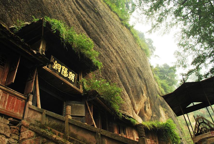 拜水都江堰問道青城山