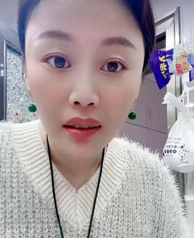 草帽姐爆料草根明星抛妻弃子私生活混乱陆海涛旭日阳刚躺枪