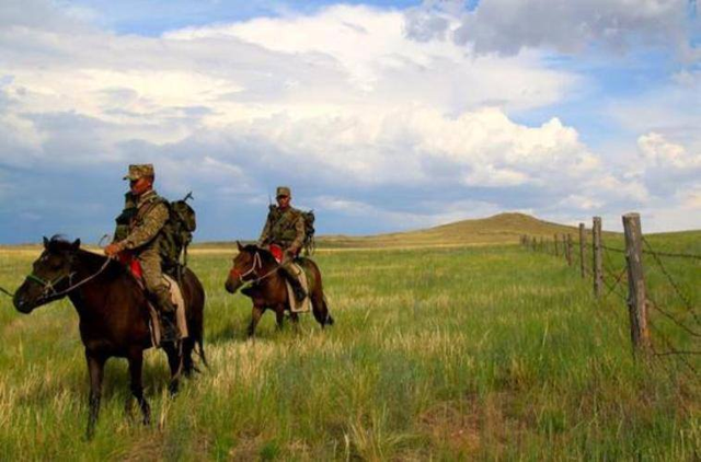 蒙古国边防前哨:军官工资7千,还有上万牲畜,士兵却被雇佣放牧 - 知乎