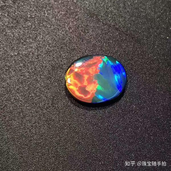 多彩的世界理应有多彩的生活，何不戴一块凝聚彩色的欧泊？ - 知乎