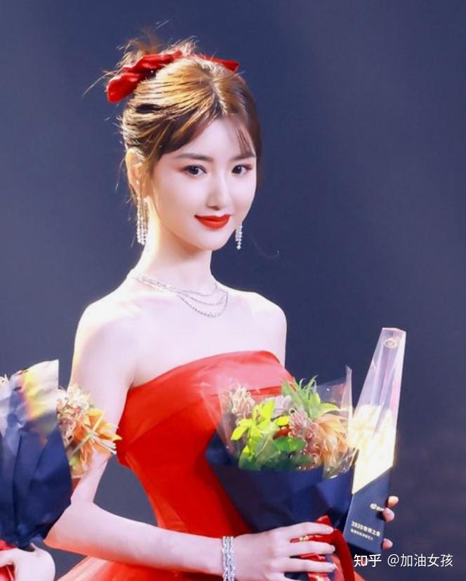 毛晓彤 三十而已的钟晓芹, 现实中被渣男伤害, 但依旧活得美丽 - 知乎