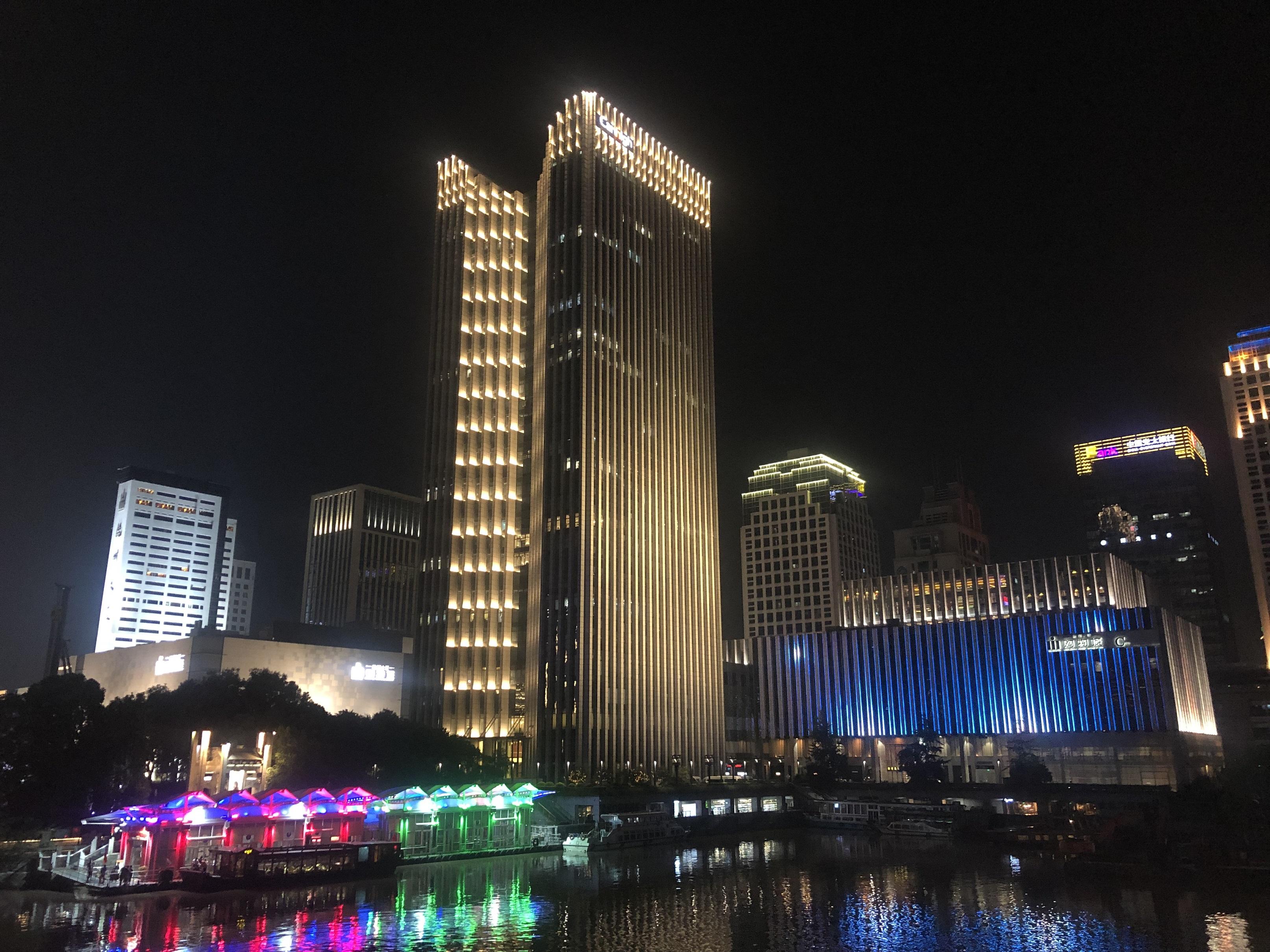 鸿雁杭州坤和中心夜景照明项目斩获第十五届中照照明奖