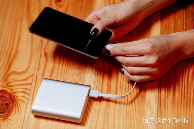 手机充电到100%再拔？这6种错误方式会加速电池报废，看看你有吗 - 知乎