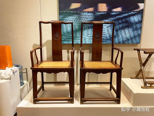 案上清供变身寿字纹，黄花梨南官帽椅雕工精美 - 知乎