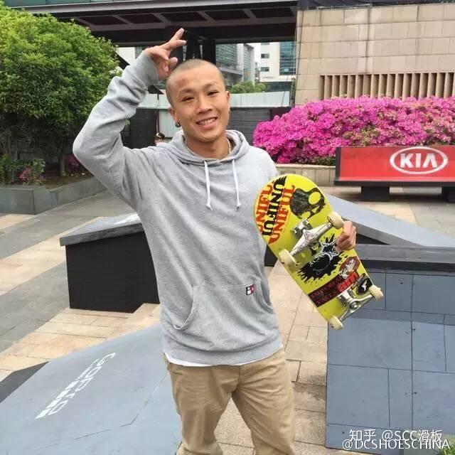 人物专访adee卢弘成探究滑手背后不为人知的辛酸
