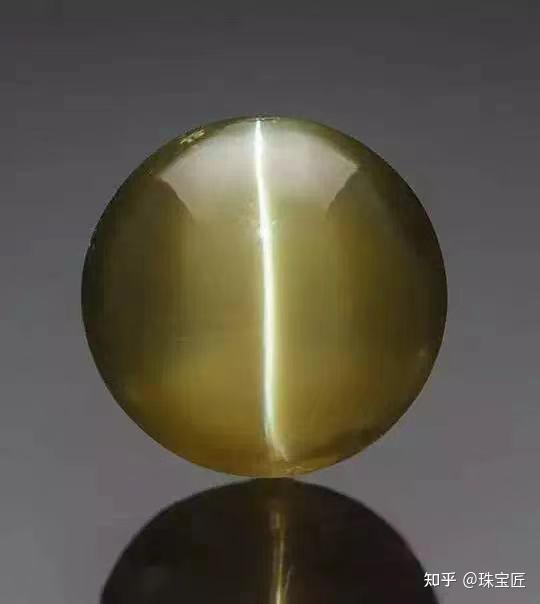 在西方,金绿宝石是赫赫有名的五大贵重宝石之一.