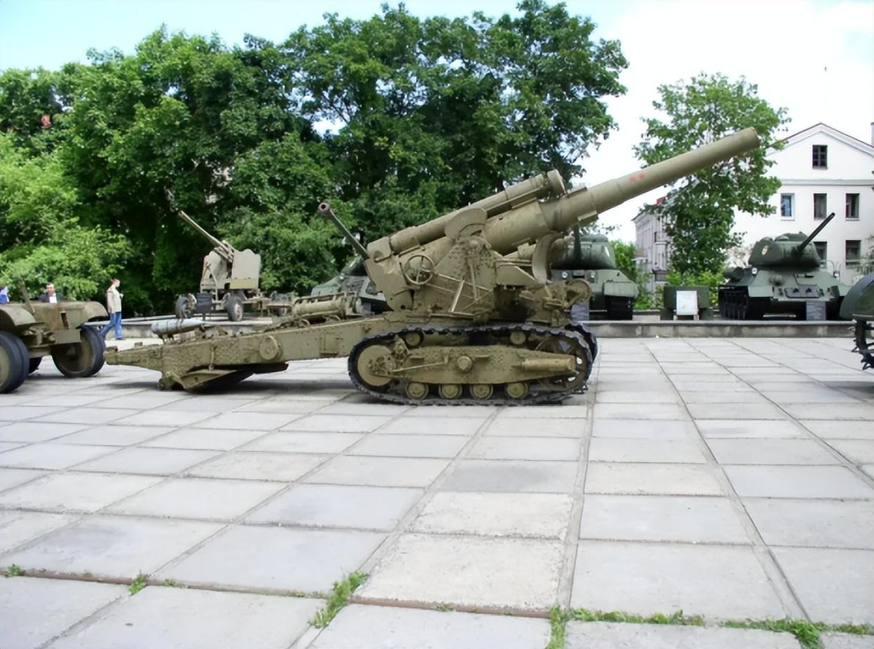 二战苏联b4榴弹炮一炮摧毁碉堡德军见了就逃跑战后却被封存