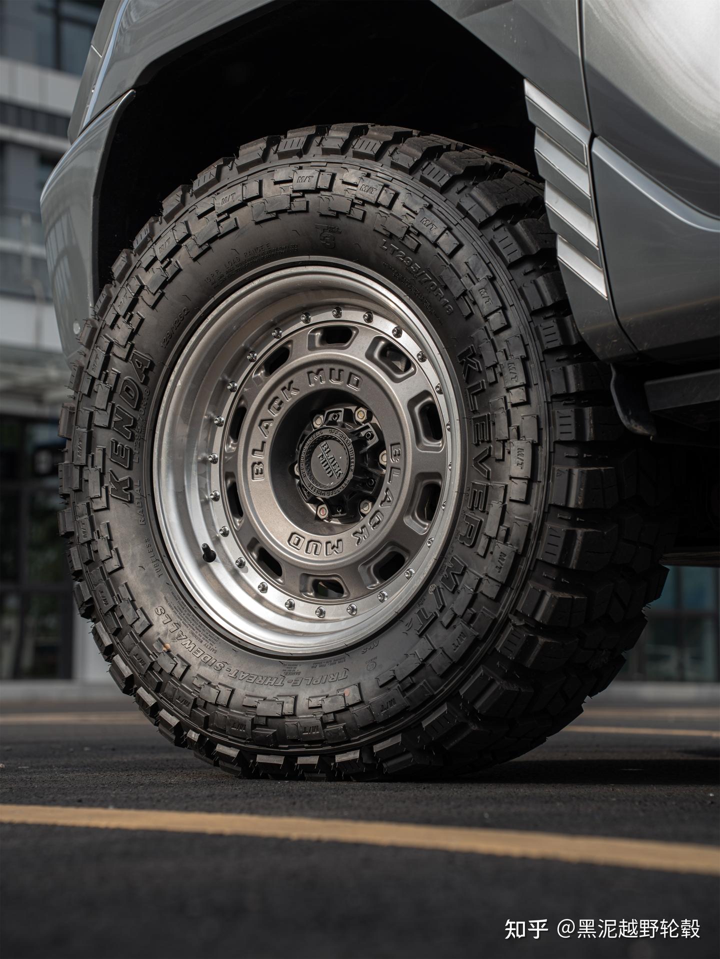 黑泥轮毂 M580 / M580C 载荷升级至 2800 LBS:为更重的新能源硬派 SUV 多留一份底气