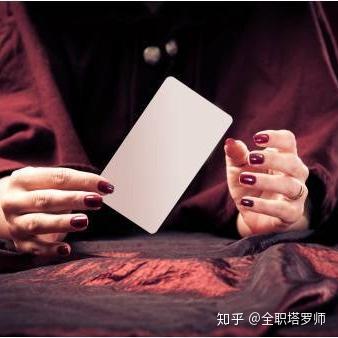 塔罗牌 问及和前男友的感情走向 过去皇帝正位 现在力量正位 未来星币国王正位 是可以复合的意思 塔罗牌关系走向皇帝正位