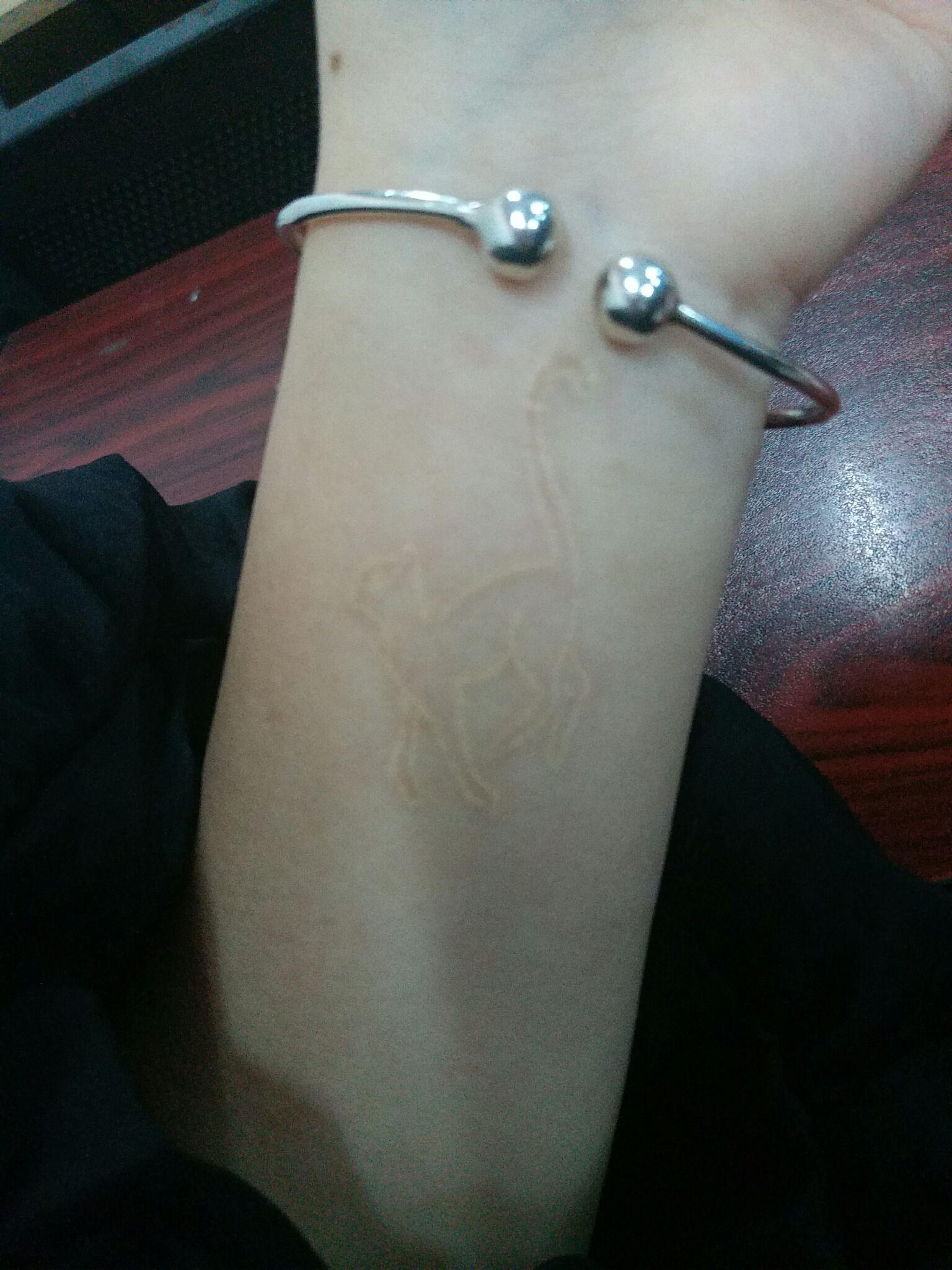 想纹个白色的纹身有纹过白色的纹身的吗有什么缺点吗听说会变黄如图想