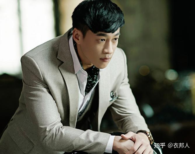 《正青春》热播,看何润东展示健身型身材穿搭典范
