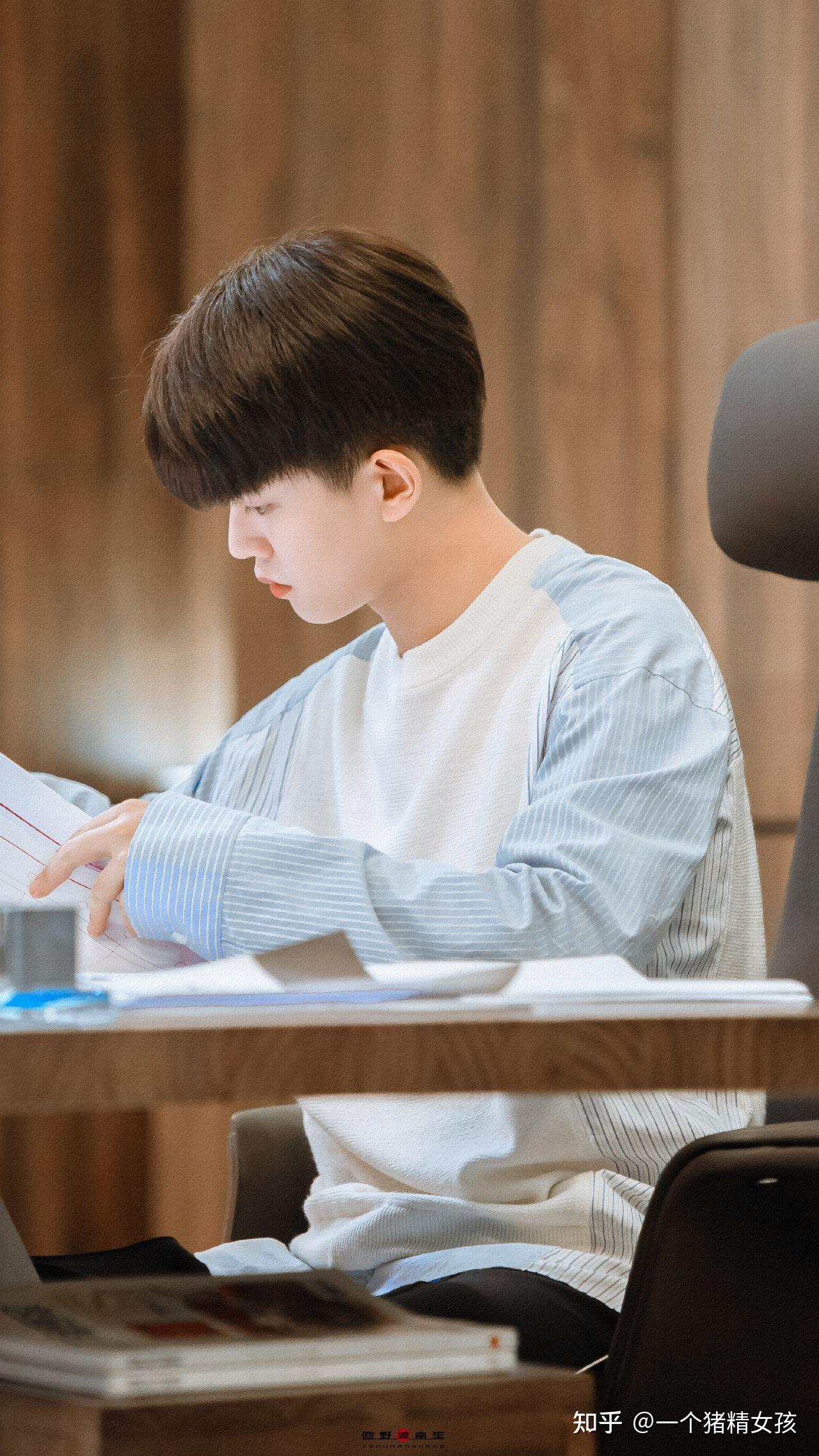 乌鸦小姐与蜥蜴先生任嘉伦