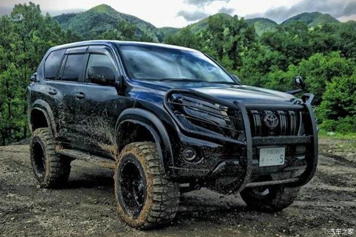 爆改丰田普拉多化身黑金刚