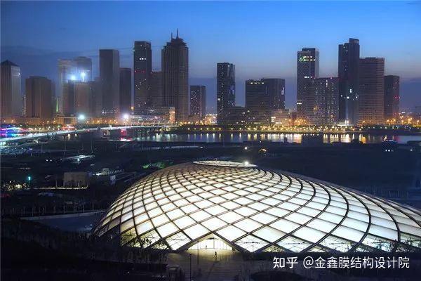 公园里的膜结构火车站--天津滨海站 - 知乎