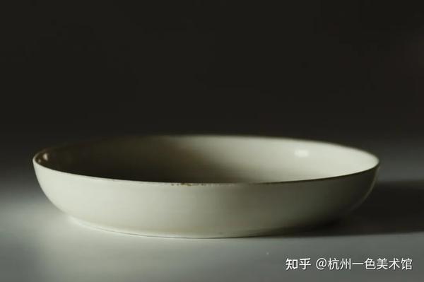 非売品 装飾品 宋定窯彫刻龍紋皿陶磁器 現代工芸品 置物 美術品 工芸品 