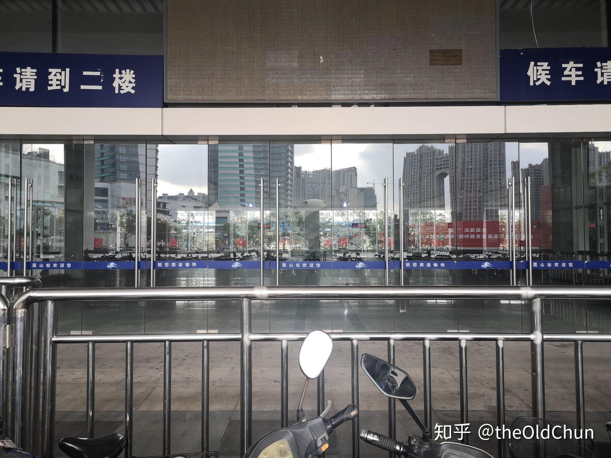 昆山站南站房共有两层,网上资料显示,一楼作为上行(往南京方向)候车室