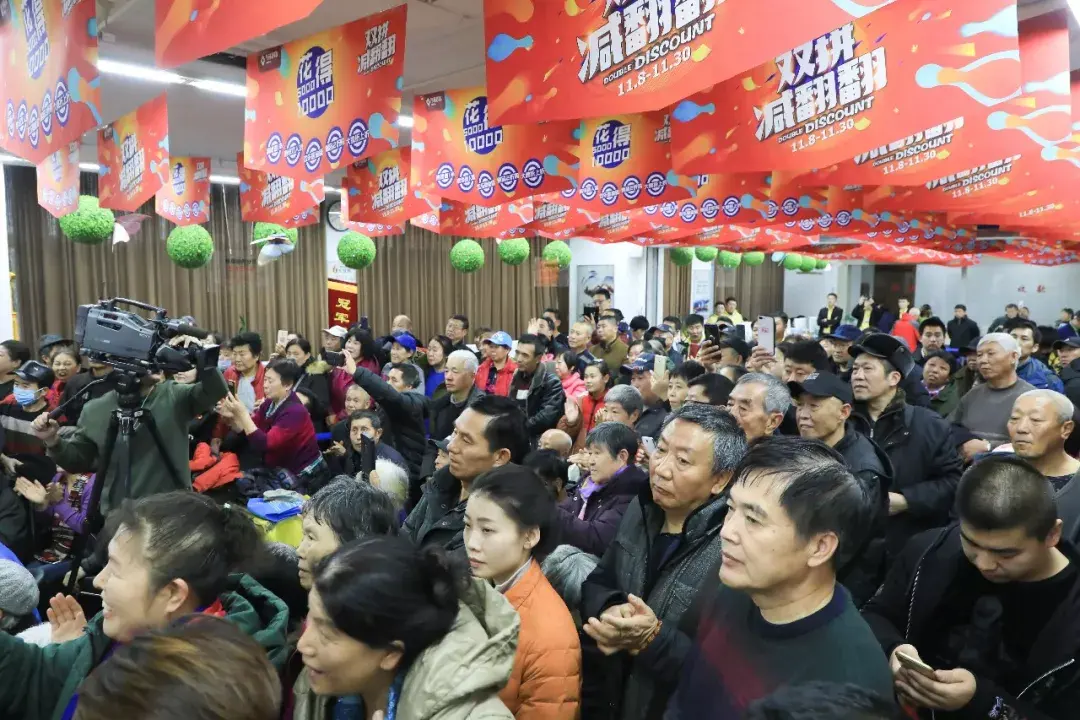 咱们兄弟热心肠方林装饰携手大海热线提前给大家送新年祝福啦