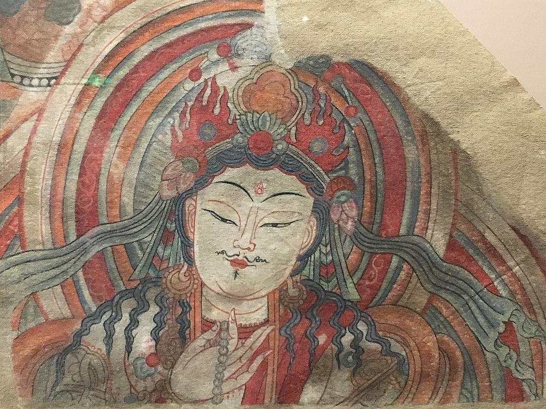 五代的菩萨画像,麻布设色,构图华丽,出土于新疆雅尔湖(交河故城)高昌