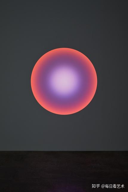 美国艺术家詹姆斯特瑞尔彩色光装置作品