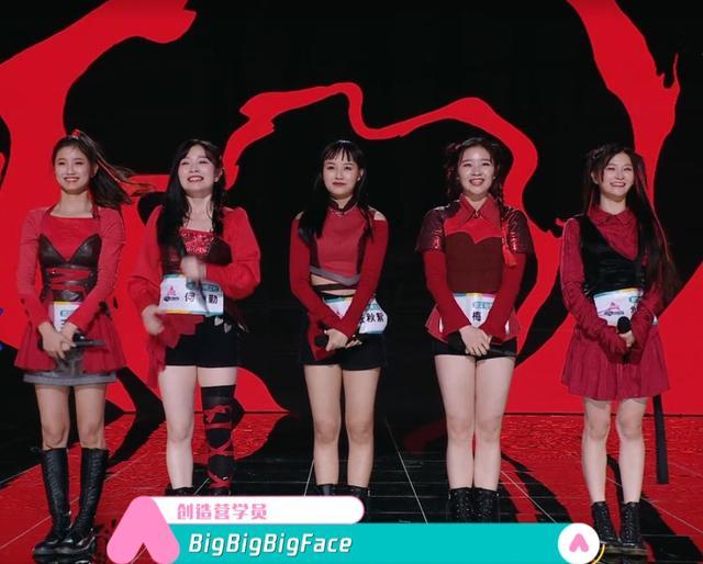 可以看到一众女选手首次公演的情况,结尾还有一组来自武汉的女选手