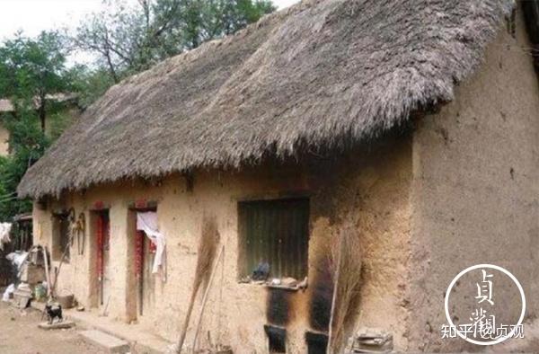 山东人来陕初期居住的草房入陕近百年来,山东移民的土墙草房一直独